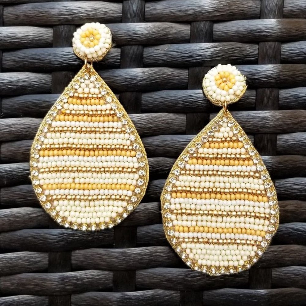 Earrings. Teardrop Shaped. White, Tan & Metallic Gold Beaded. NWT. - Picture 5 of 7